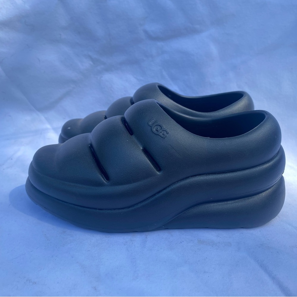 Molded clogs